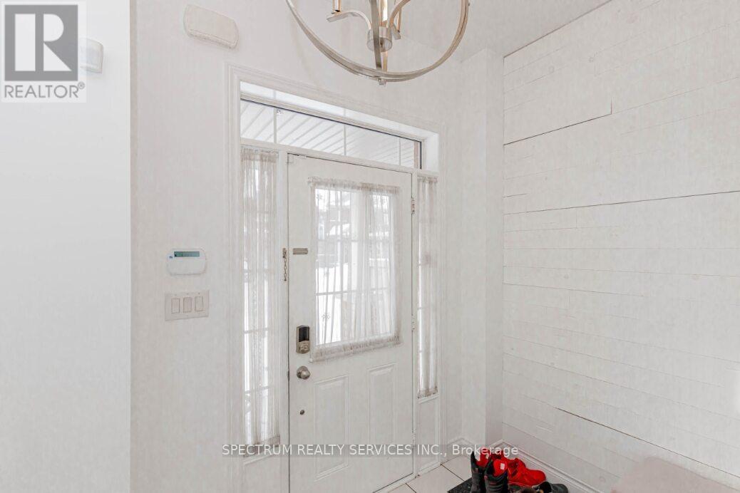 97 Kempenfelt Trail, Brampton, Ontario  L7A 0A7 - Photo 2 - W12824084