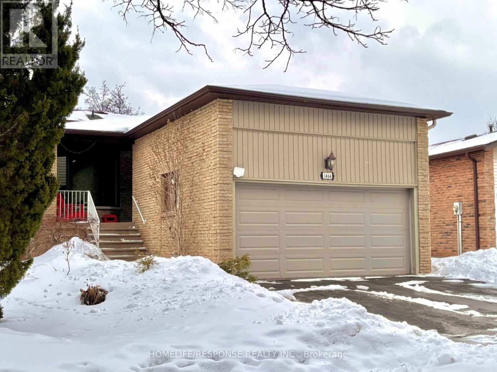 1464 Jefferson Crescent, Oakville, Ontario  L6H 3G6 - Photo 2 - W12824098