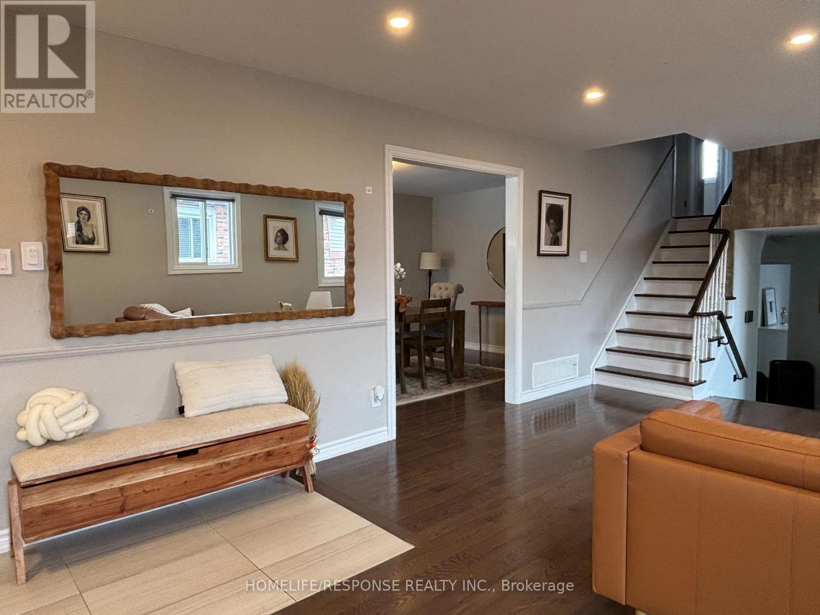 1464 Jefferson Crescent, Oakville, Ontario  L6H 3G6 - Photo 4 - W12824098