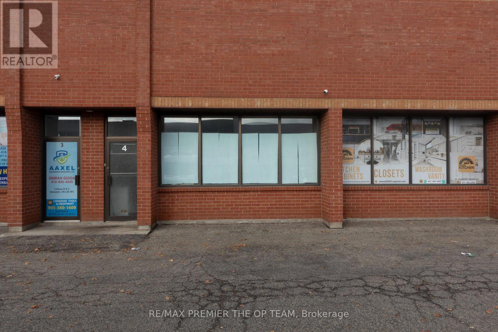 4 - 5 Edvac Drive, Brampton (Brampton North), Ontario  L6S 5P2 - Photo 4 - W12824144