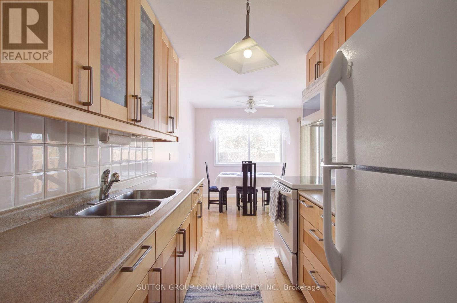 4396 Lee Drive, Mississauga, Ontario  L4W 4A8 - Photo 10 - W12824152