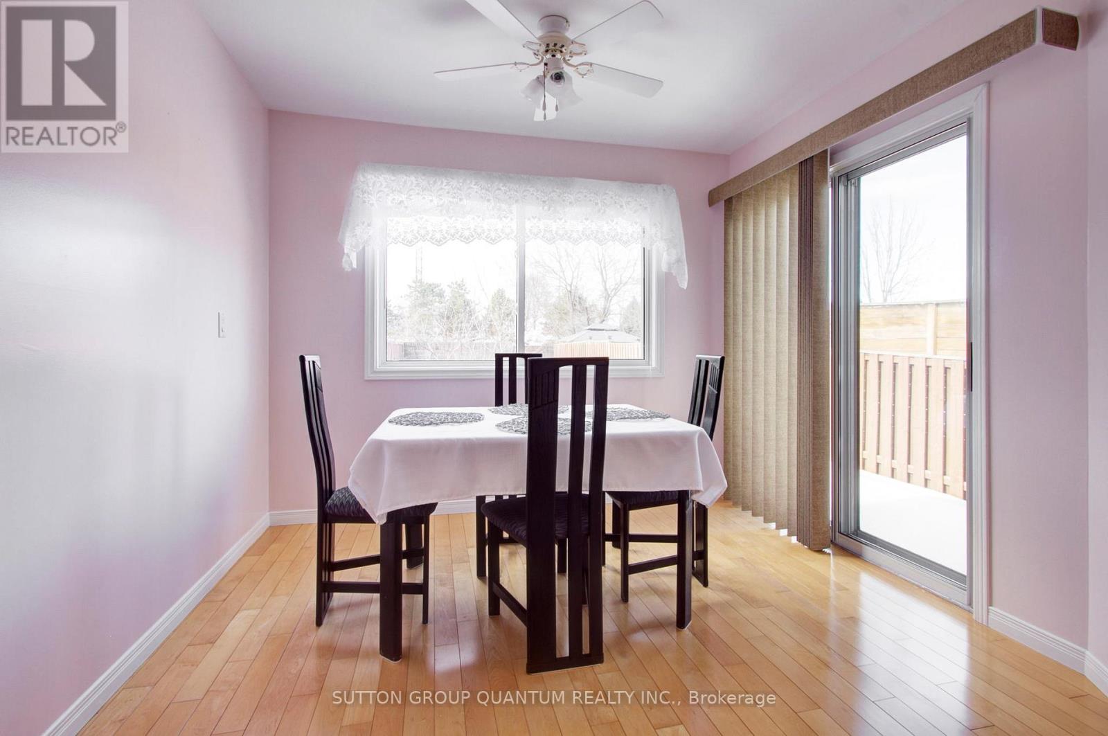 4396 Lee Drive, Mississauga, Ontario  L4W 4A8 - Photo 14 - W12824152