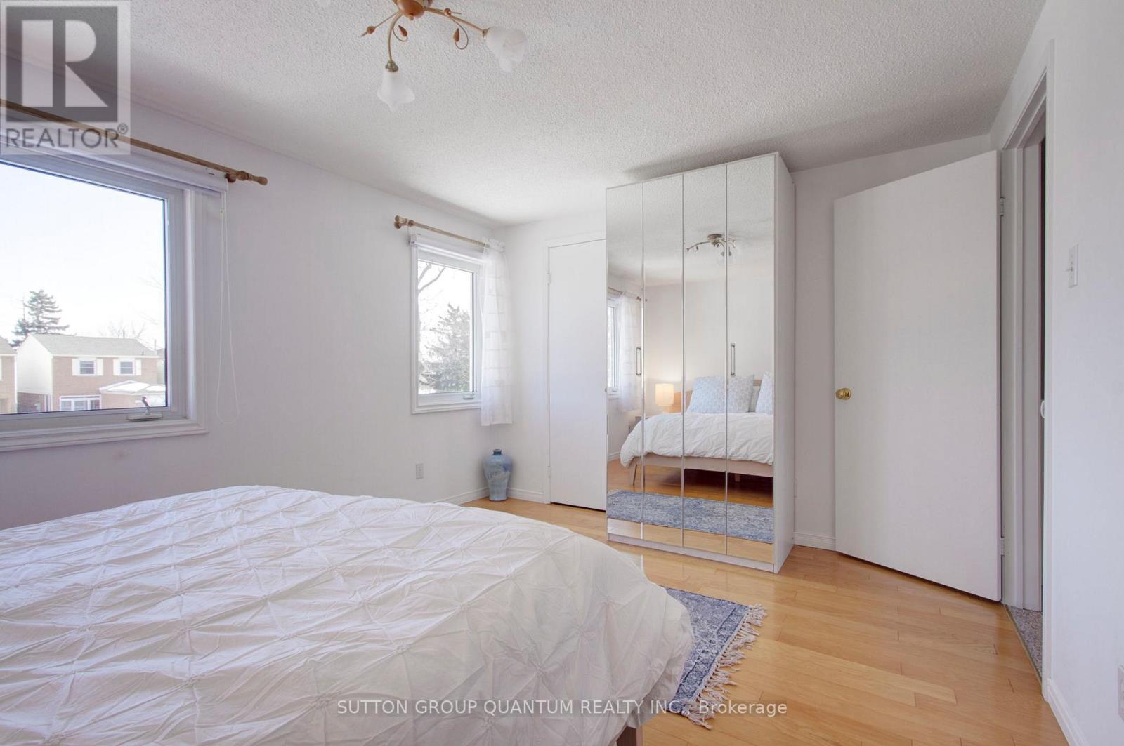 4396 Lee Drive, Mississauga, Ontario  L4W 4A8 - Photo 19 - W12824152