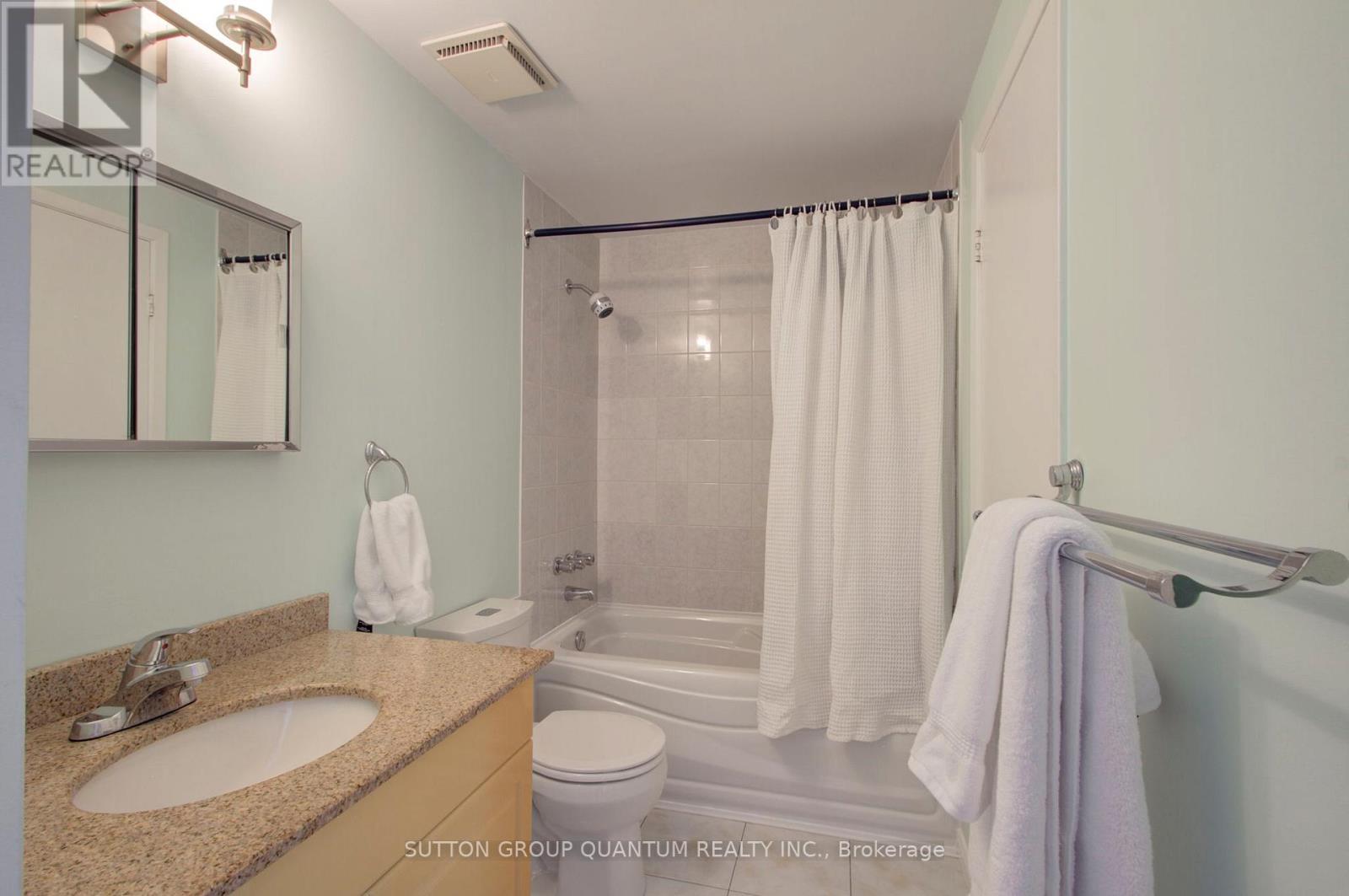 4396 Lee Drive, Mississauga, Ontario  L4W 4A8 - Photo 20 - W12824152