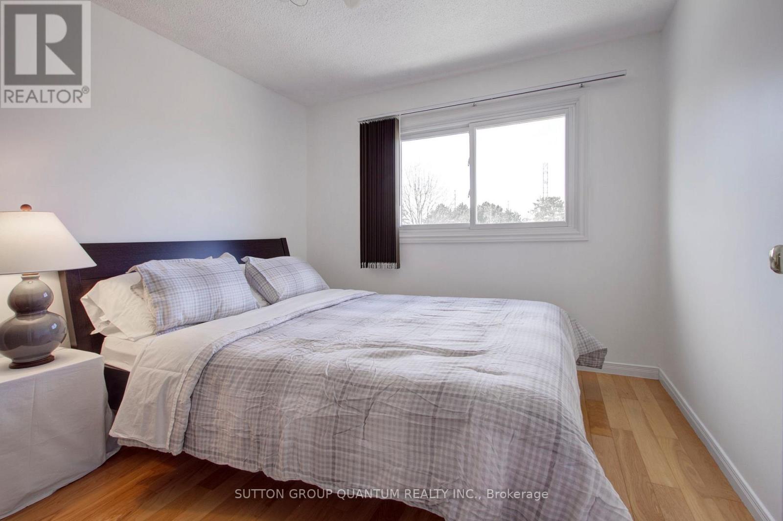 4396 Lee Drive, Mississauga, Ontario  L4W 4A8 - Photo 22 - W12824152