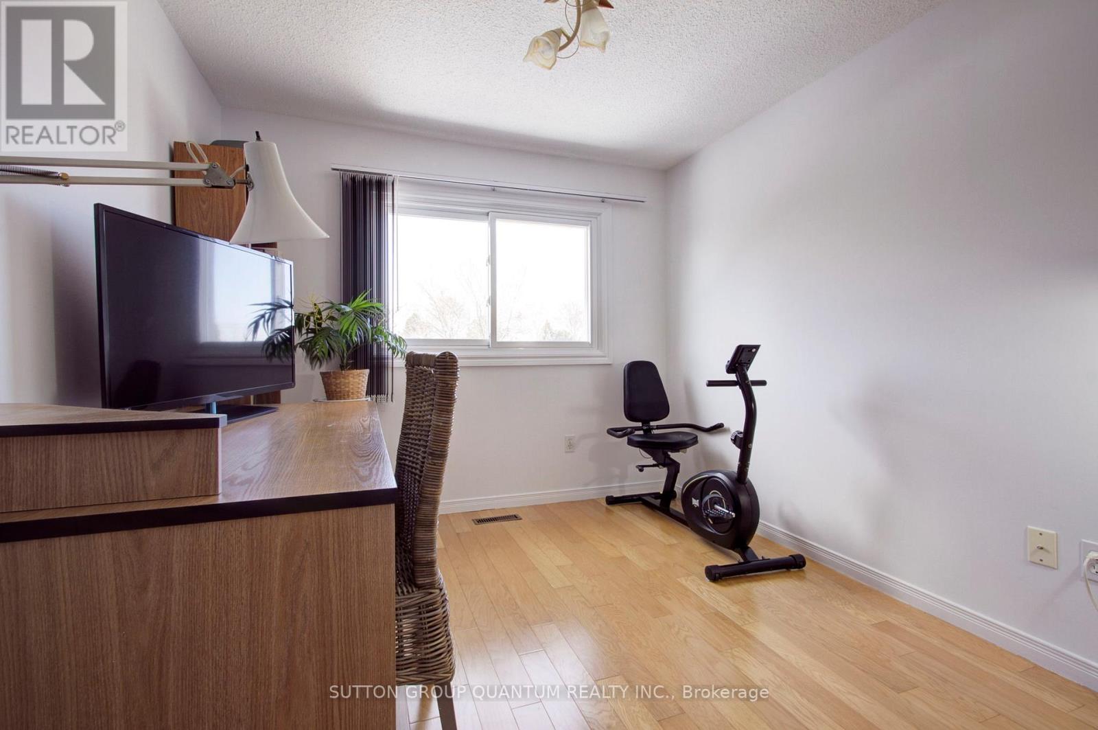 4396 Lee Drive, Mississauga, Ontario  L4W 4A8 - Photo 23 - W12824152