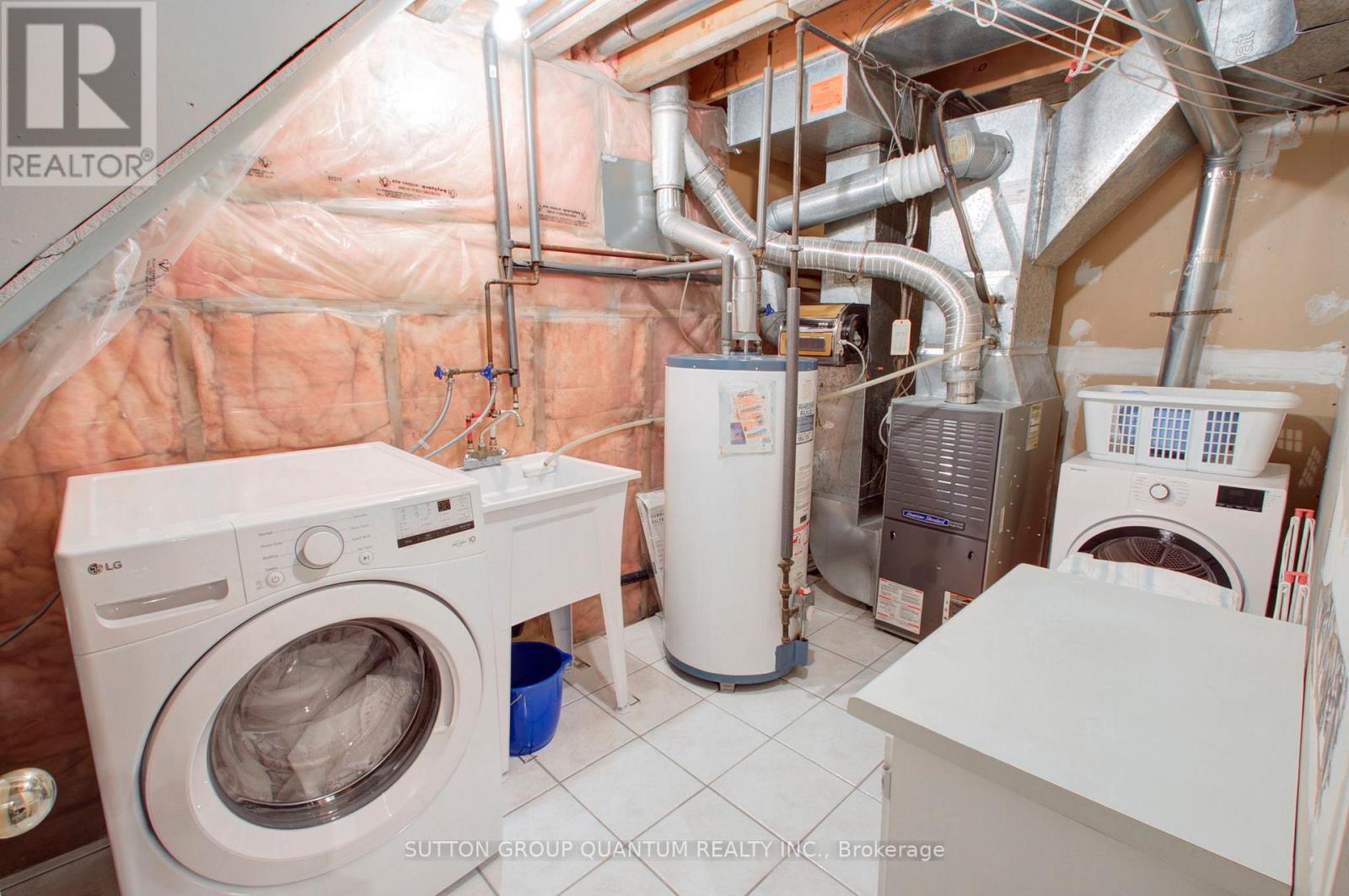 4396 Lee Drive, Mississauga, Ontario  L4W 4A8 - Photo 35 - W12824152