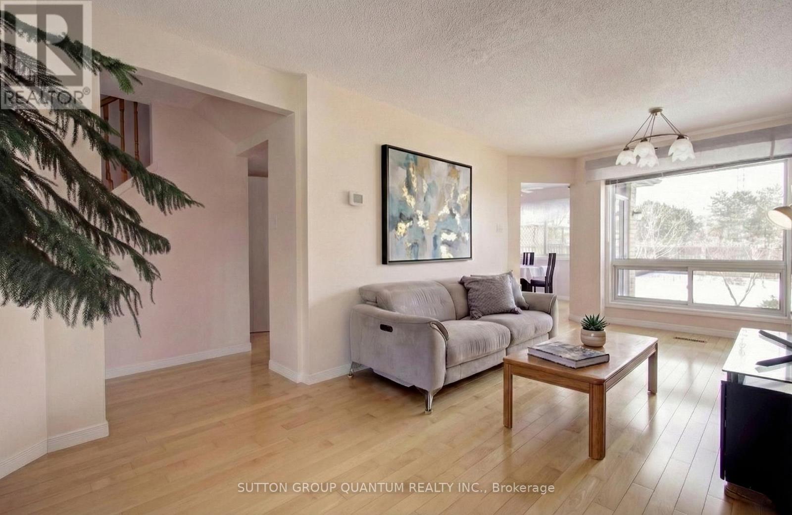 4396 Lee Drive, Mississauga, Ontario  L4W 4A8 - Photo 7 - W12824152