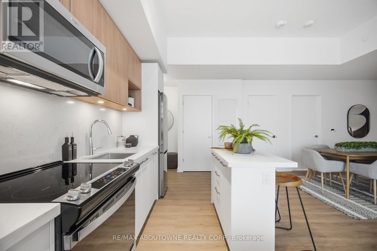 Ph05 - 500 Plains Road E, Burlington, Ontario  L7T 0C8 - Photo 11 - W12824192