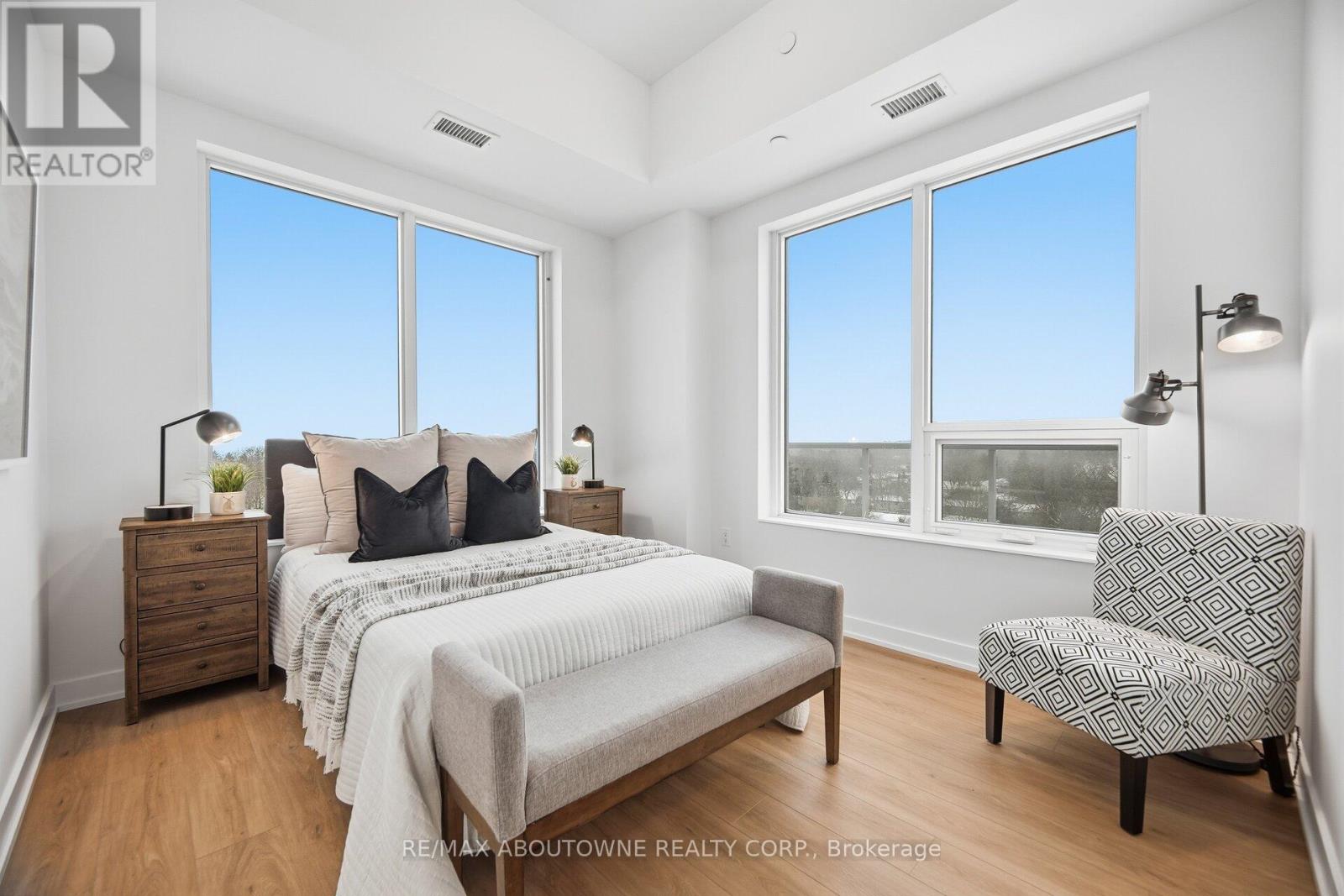 Ph05 - 500 Plains Road E, Burlington, Ontario  L7T 0C8 - Photo 23 - W12824192