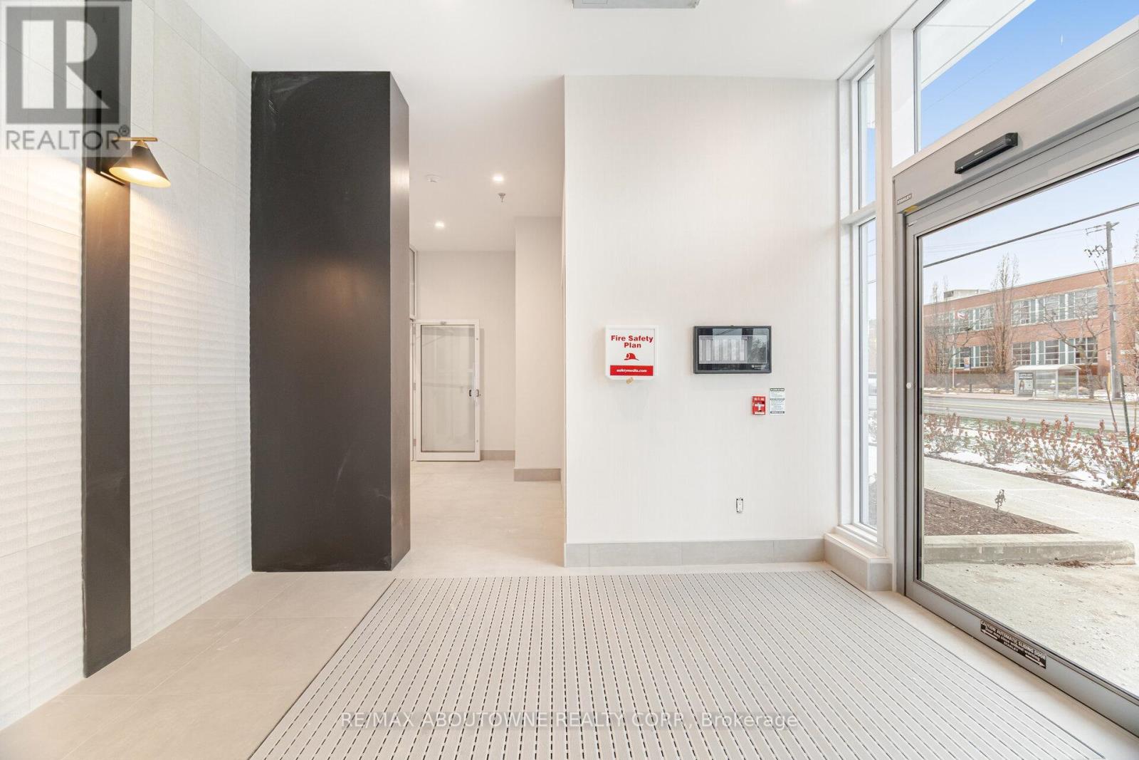 Ph05 - 500 Plains Road E, Burlington, Ontario  L7T 0C8 - Photo 49 - W12824192