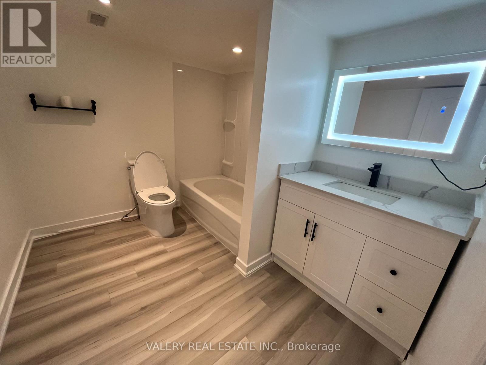 2 - 17 Terrace Hill Street, Brantford, Ontario  N3R 1E8 - Photo 3 - X12824172