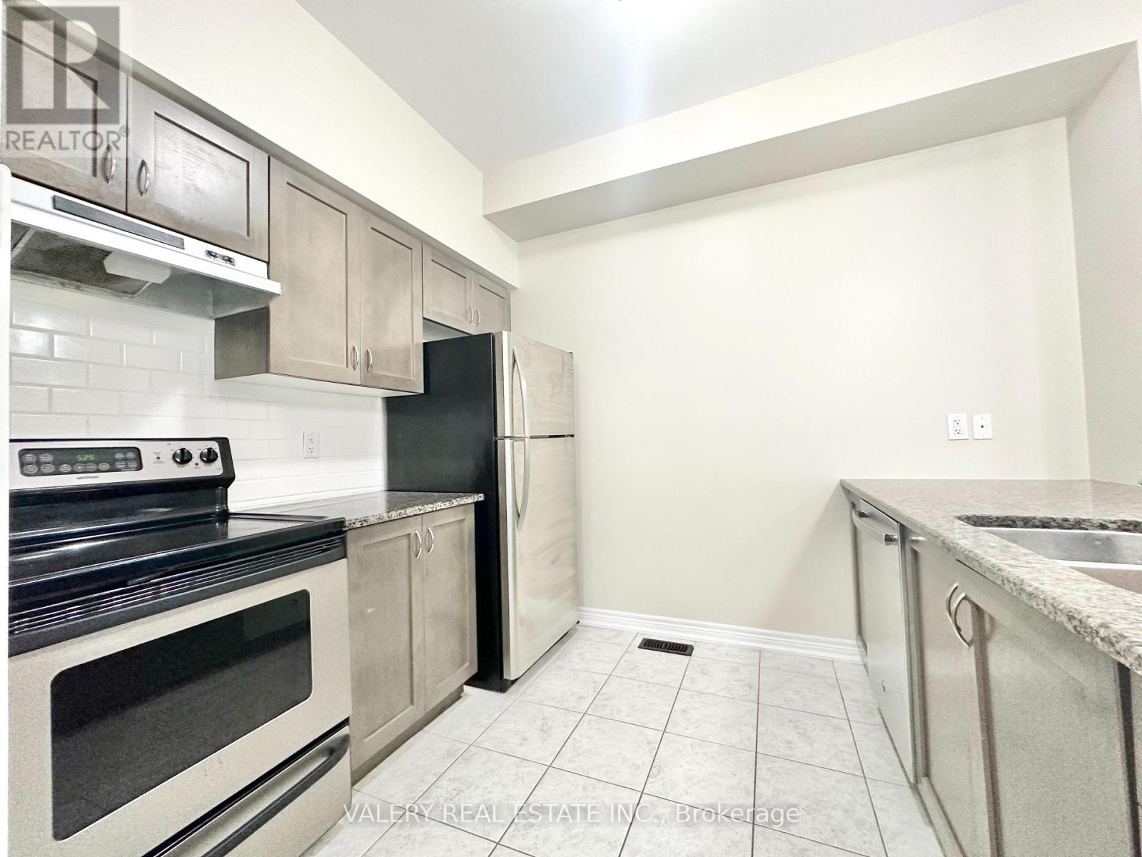 72 - 541 Winston Road, Grimsby, Ontario  L3M 0C5 - Photo 2 - X12824198