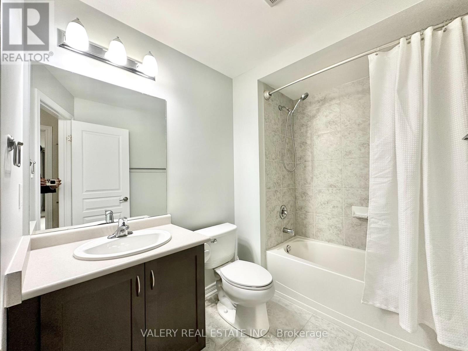 72 - 541 Winston Road, Grimsby, Ontario  L3M 0C5 - Photo 6 - X12824198