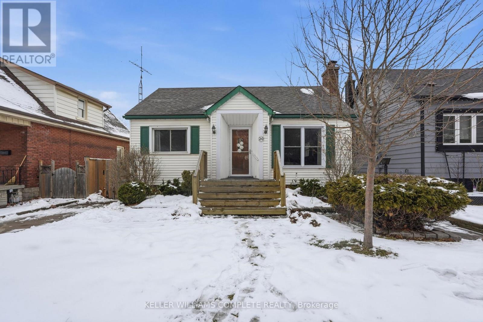 20 East 18th Street, Hamilton, Ontario  L9A 4N7 - Photo 1 - X12824288