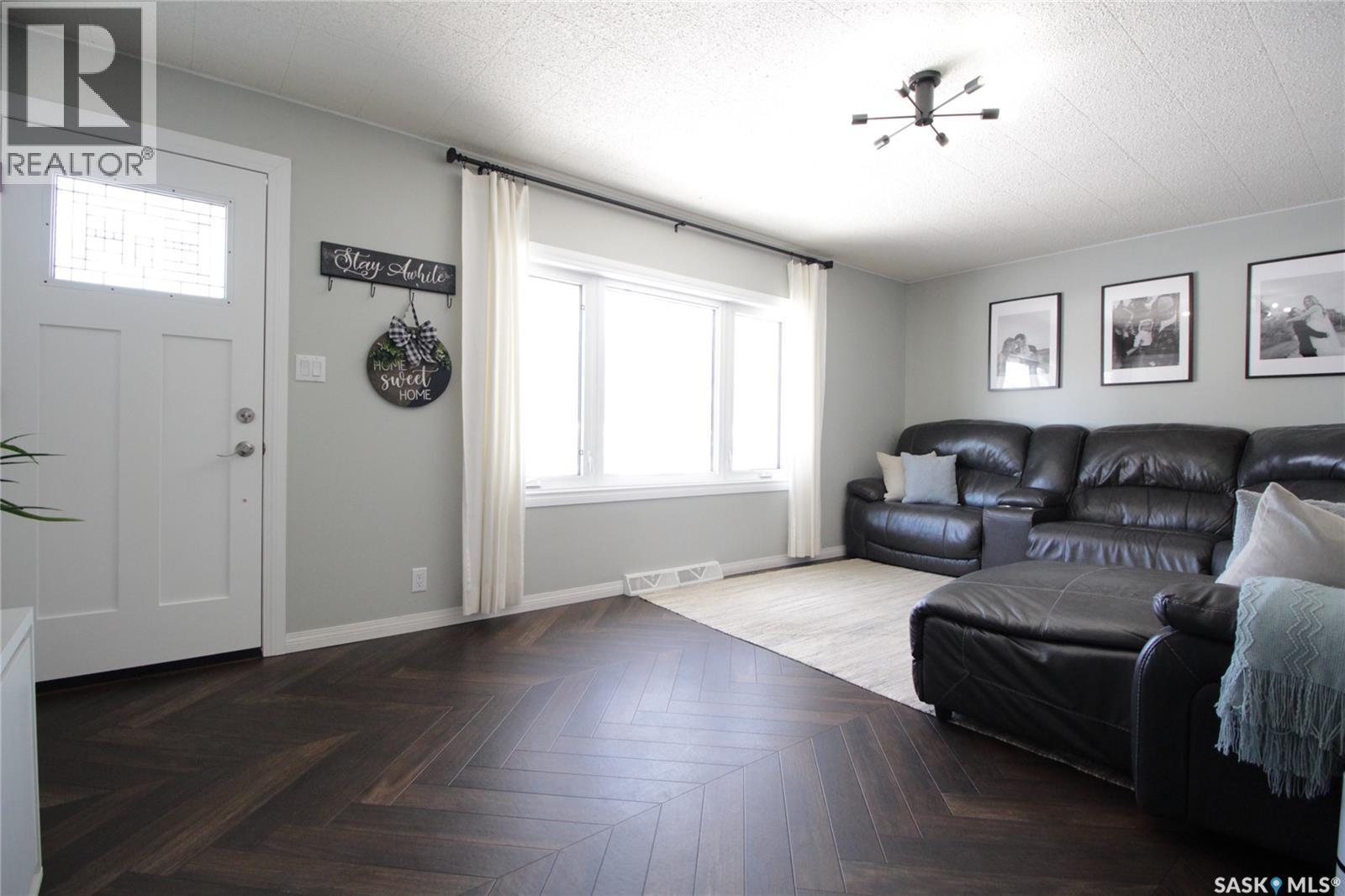 503 Windover Avenue, Moosomin, Saskatchewan  S0G 3N0 - Photo 3 - SK029252