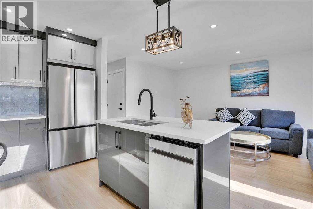 1306 Berkley Drive Nw, Calgary, Alberta  T3K 1S9 - Photo 5 - A2286533