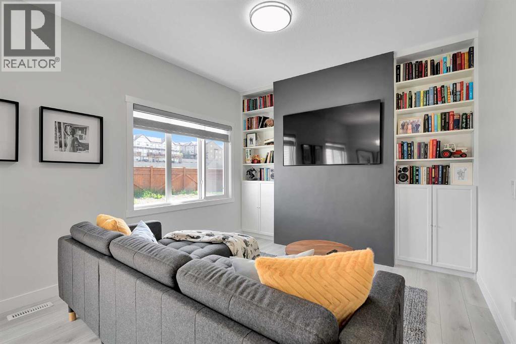 59 Belgian, Cochrane, Alberta  T4C 3C3 - Photo 14 - A2288035