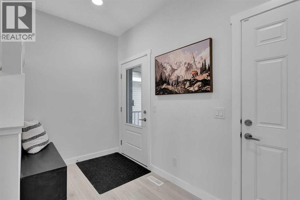 59 Belgian, Cochrane, Alberta  T4C 3C3 - Photo 3 - A2288035