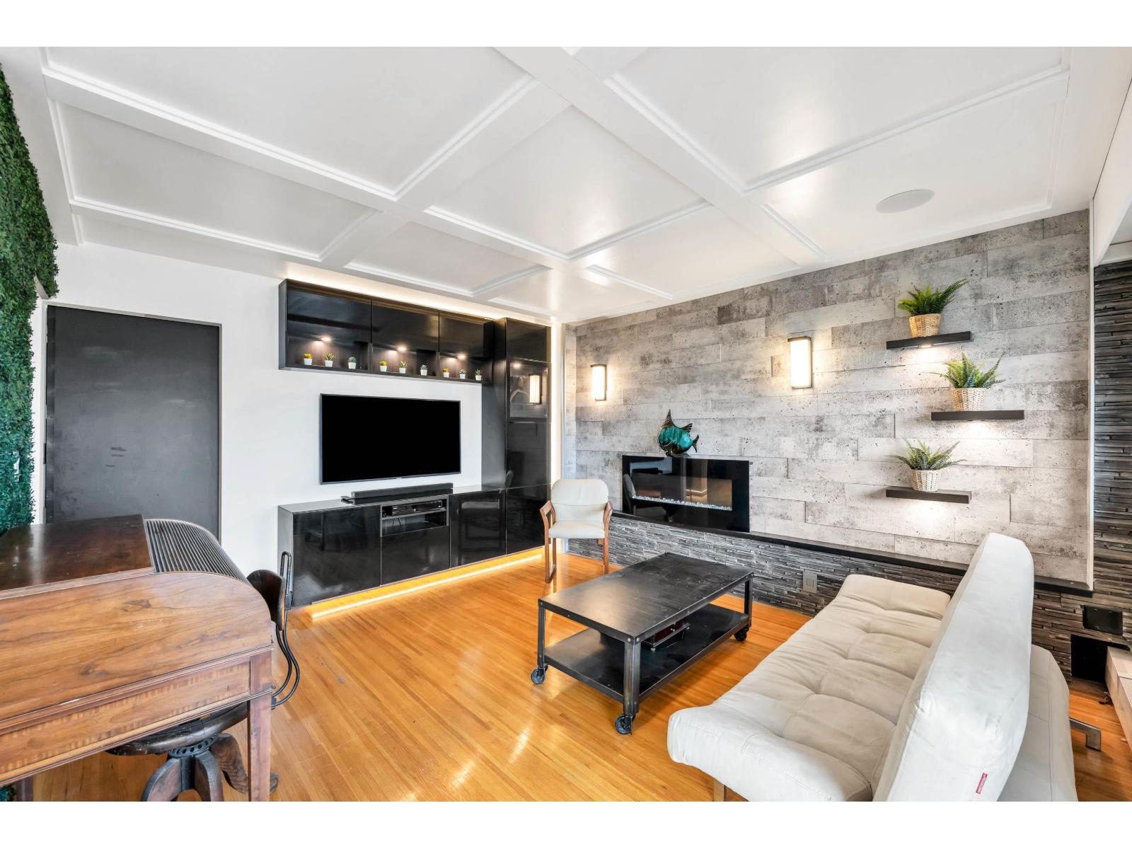 325 17707 57a Avenue, Surrey, British Columbia  V3S 1J2 - Photo 2 - R3093784