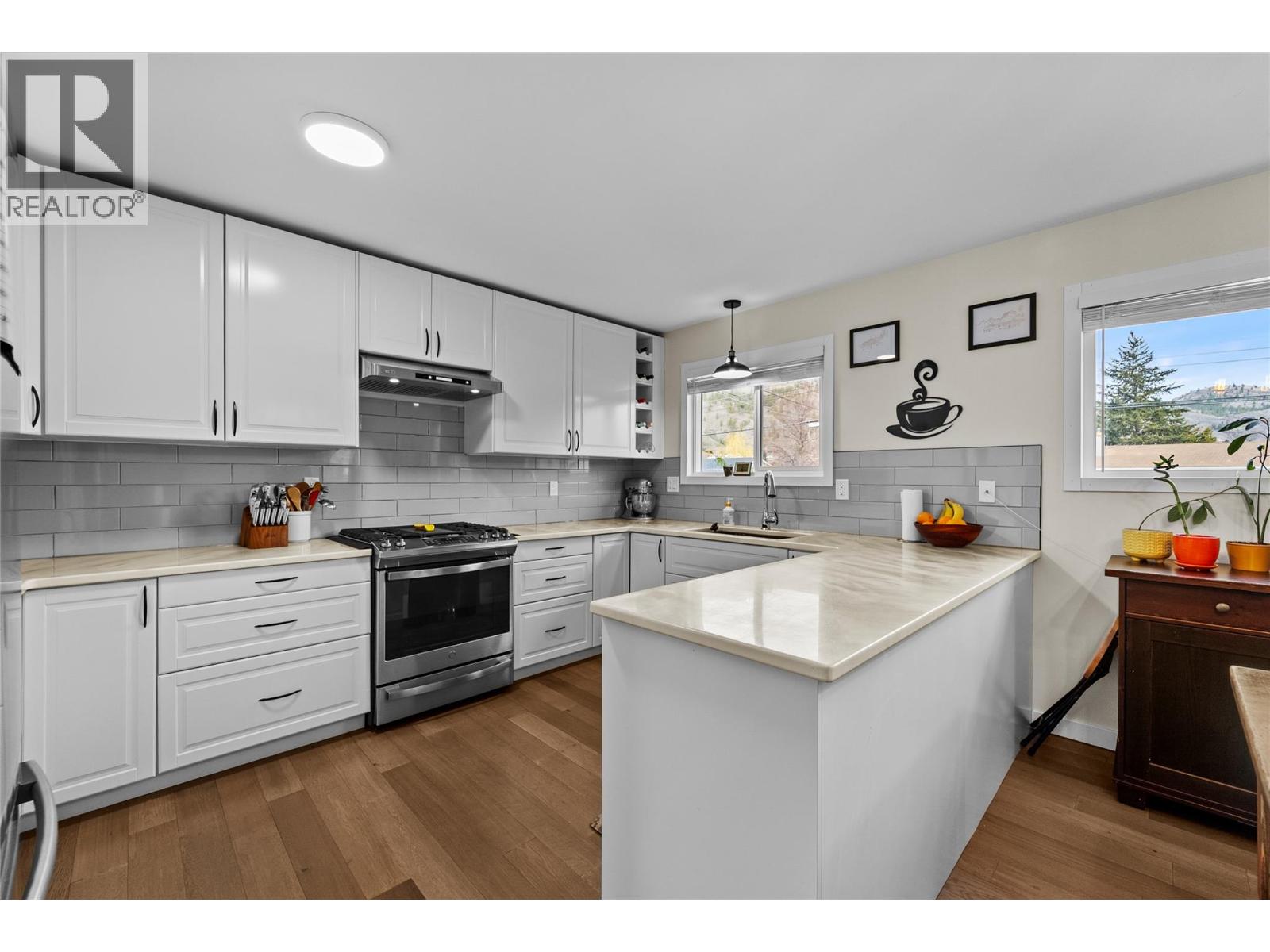 821 Puhallo Drive, Kamloops, British Columbia  V2B 6P8 - Photo 14 - 10376384