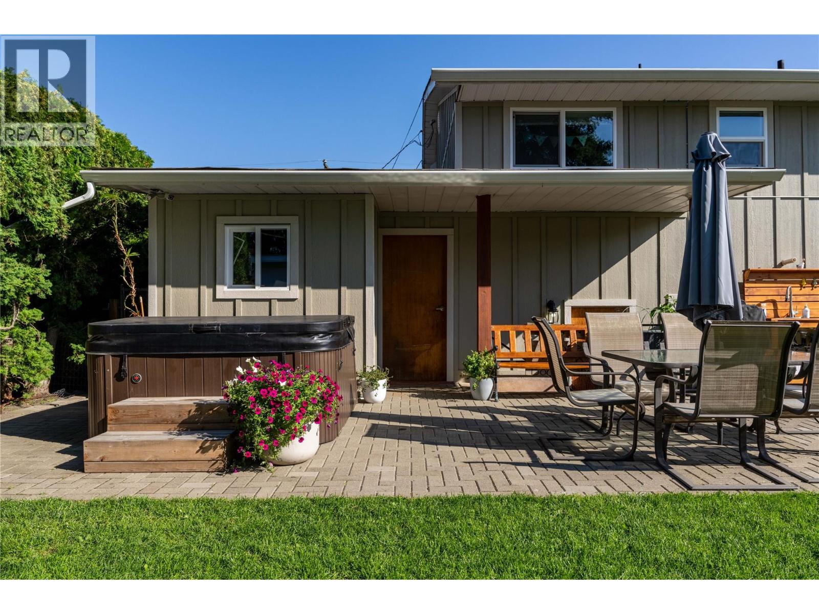 821 Puhallo Drive, Kamloops, British Columbia  V2B 6P8 - Photo 6 - 10376384