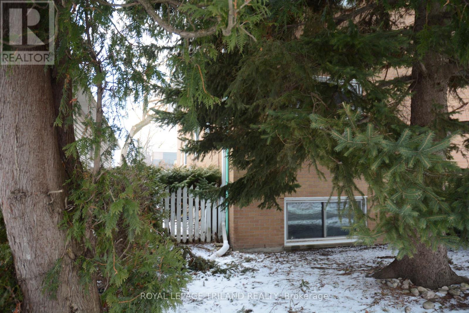 Photo 3 of 13 for 17 Emery Street W