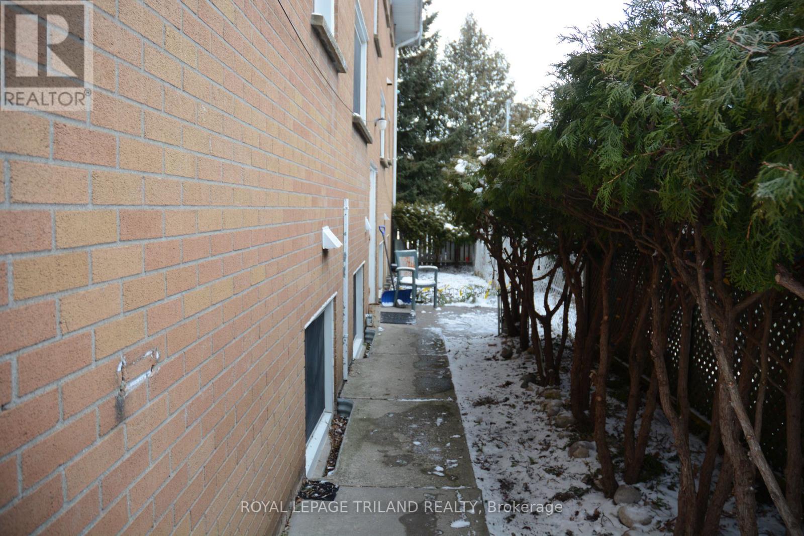 17 Emery Street W, London South, Ontario  N6J 1R3 - Photo 10 - X12824374