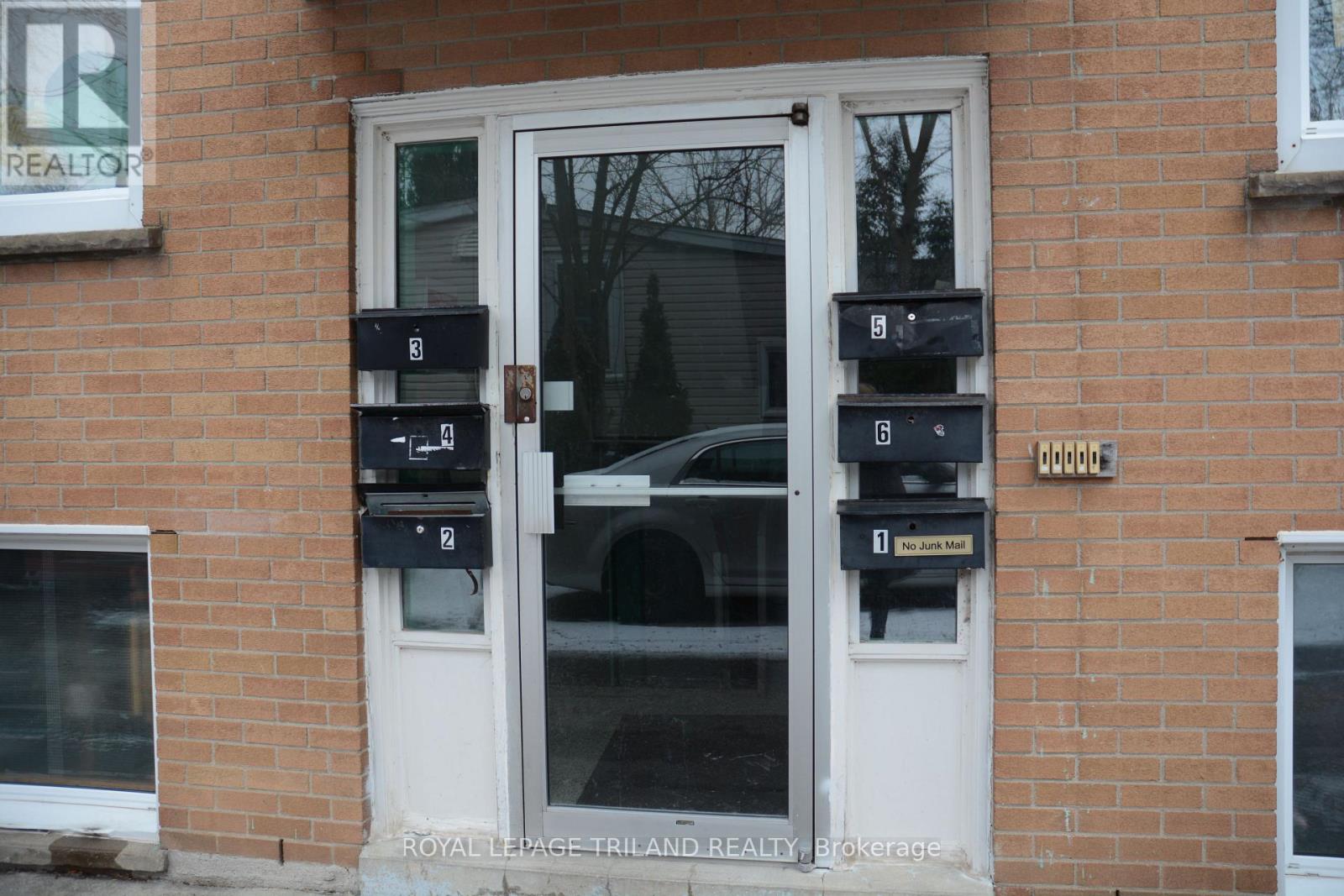 17 Emery Street W, London South, Ontario  N6J 1R3 - Photo 2 - X12824374