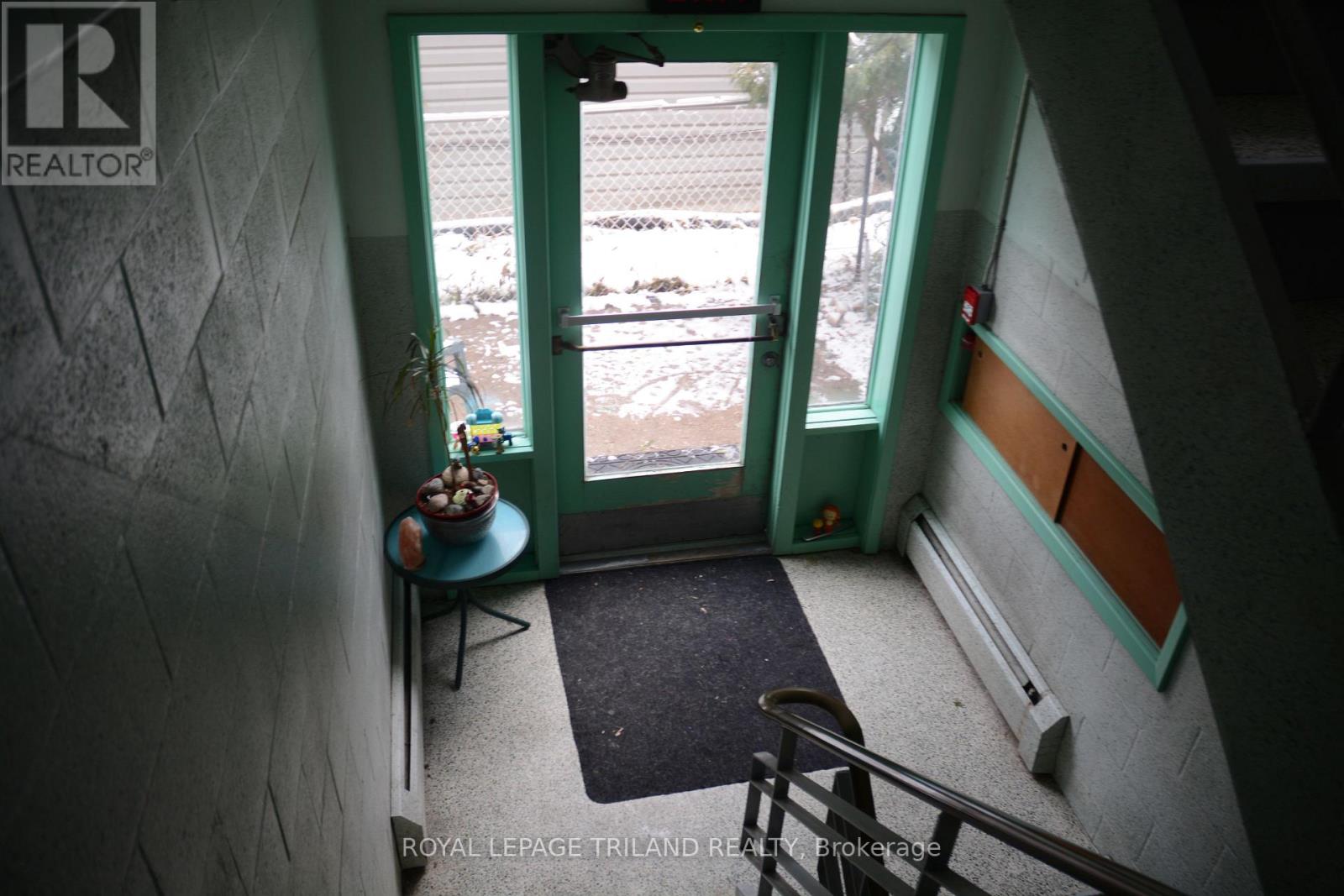 17 Emery Street W, London South, Ontario  N6J 1R3 - Photo 4 - X12824374