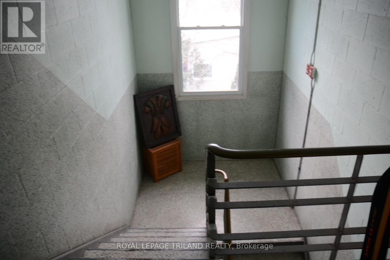 17 Emery Street W, London South, Ontario  N6J 1R3 - Photo 9 - X12824374