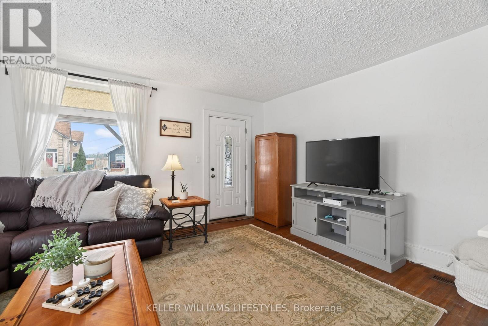 26 Arthur Street, Strathroy-Caradoc, Ontario  N7G 2H1 - Photo 8 - X12824388