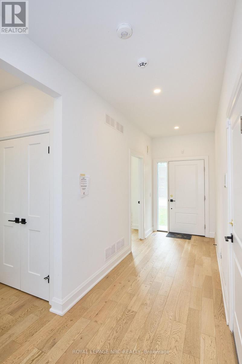 159 Hodgkins Avenue, Thorold, Ontario  L2V 0M6 - Photo 4 - X12824330