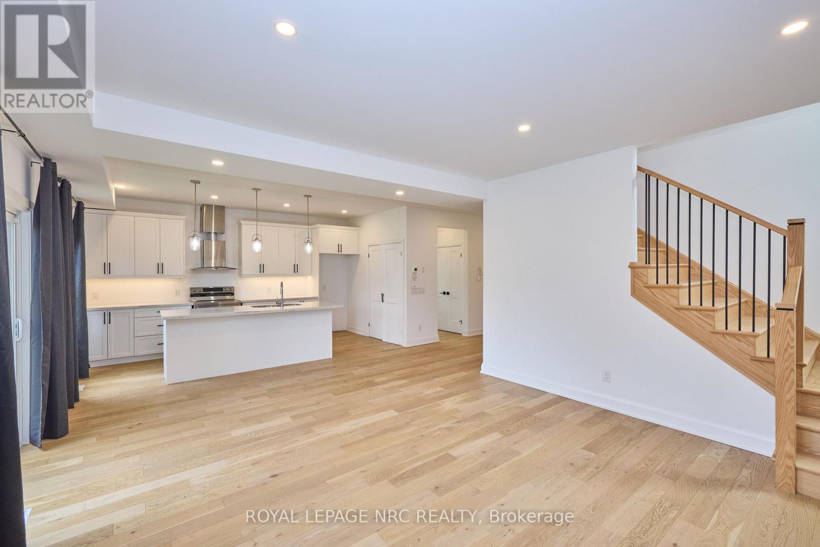 159 Hodgkins Avenue, Thorold, Ontario  L2V 0M6 - Photo 8 - X12824330