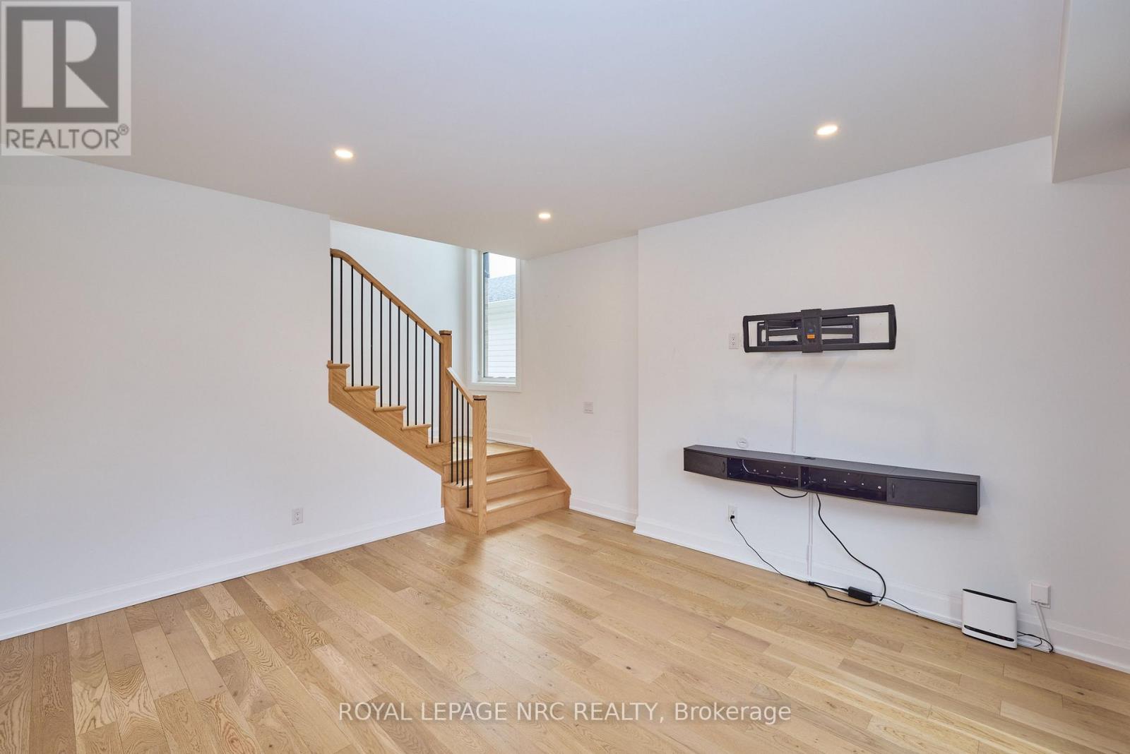 159 Hodgkins Avenue, Thorold, Ontario  L2V 0M6 - Photo 9 - X12824330