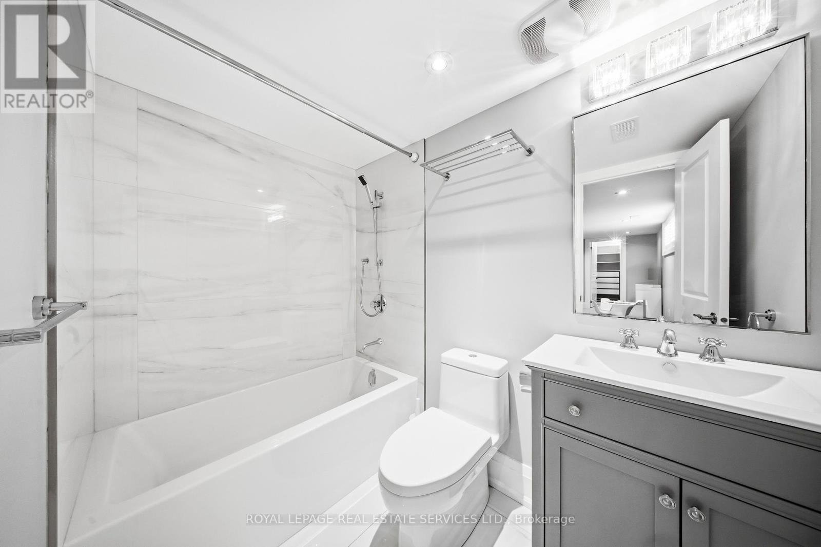 82 Dunedin Drive, Toronto, Ontario  M8X 2K5 - Photo 39 - W12821714