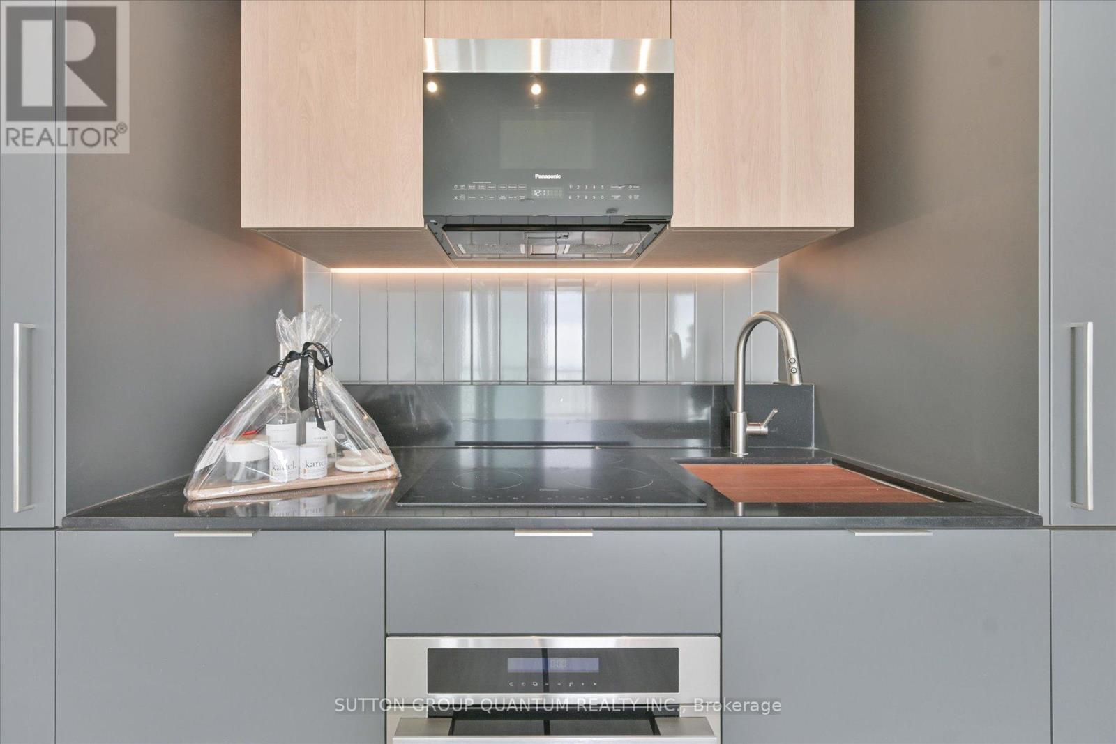 1913 - 1 Fairview Road E, Mississauga, Ontario  L5A 0B4 - Photo 6 - W12821170