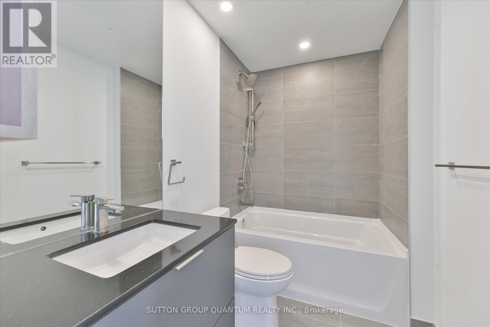 1913 - 1 Fairview Road E, Mississauga, Ontario  L5A 0B4 - Photo 13 - W12821170