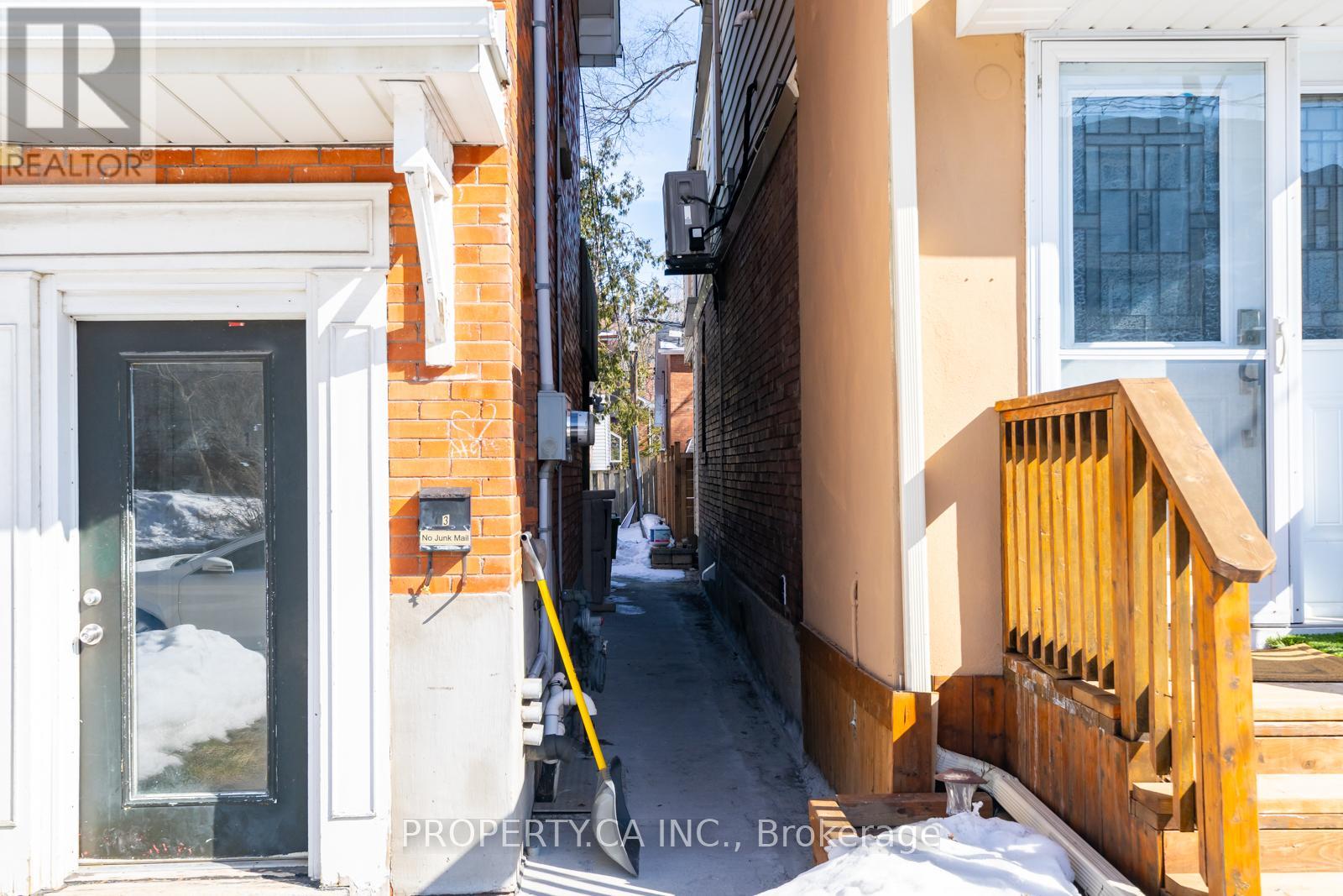 3 - 107 Runnymede Road, Toronto, Ontario  M6S 2Y4 - Photo 8 - W12823178