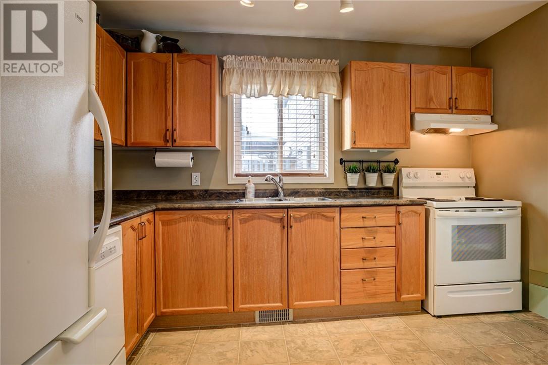 215 Benita Boulevard, Sudbury, Ontario  P3A 5Z5 - Photo 4 - 2126530