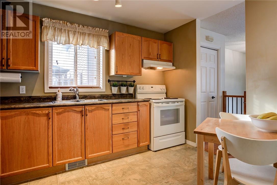 215 Benita Boulevard, Sudbury, Ontario  P3A 5Z5 - Photo 3 - 2126530