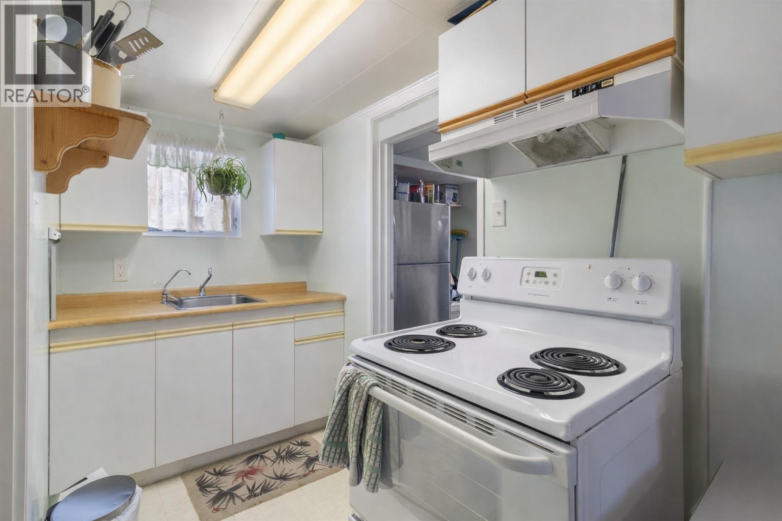 957 Newton Street, Kamloops, British Columbia  V2B 5J3 - Photo 12 - 10377201