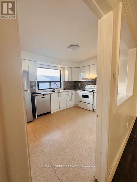 3 - 232 Atlas Avenue, Toronto (Oakwood Village), Ontario  M6C 3P7 - Photo 5 - C12824376