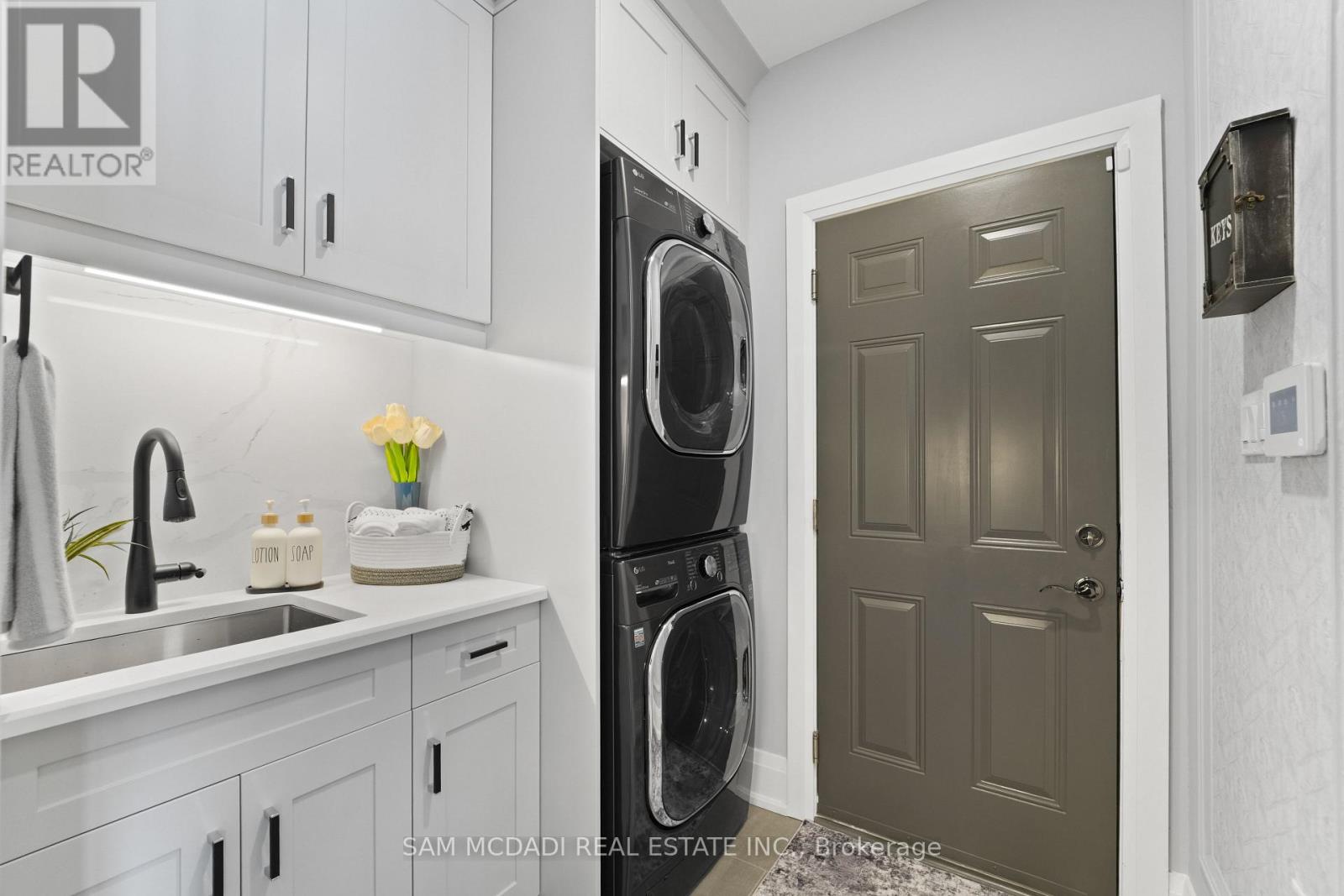 39 Mckeown Street, Essa (Thornton), Ontario  L0L 2N0 - Photo 18 - N12824316