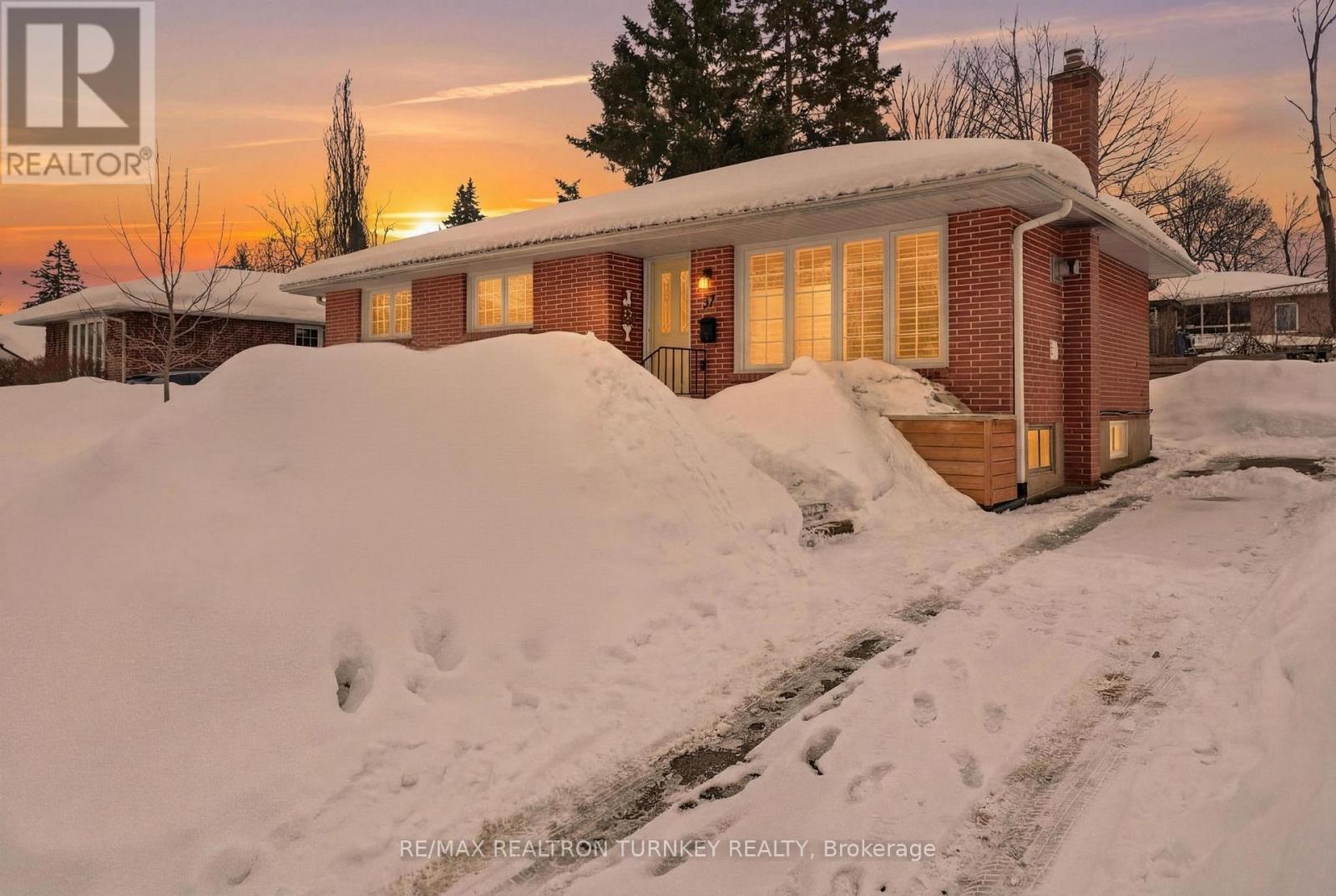 27 MARION CRESCENT, Barrie, Ontario