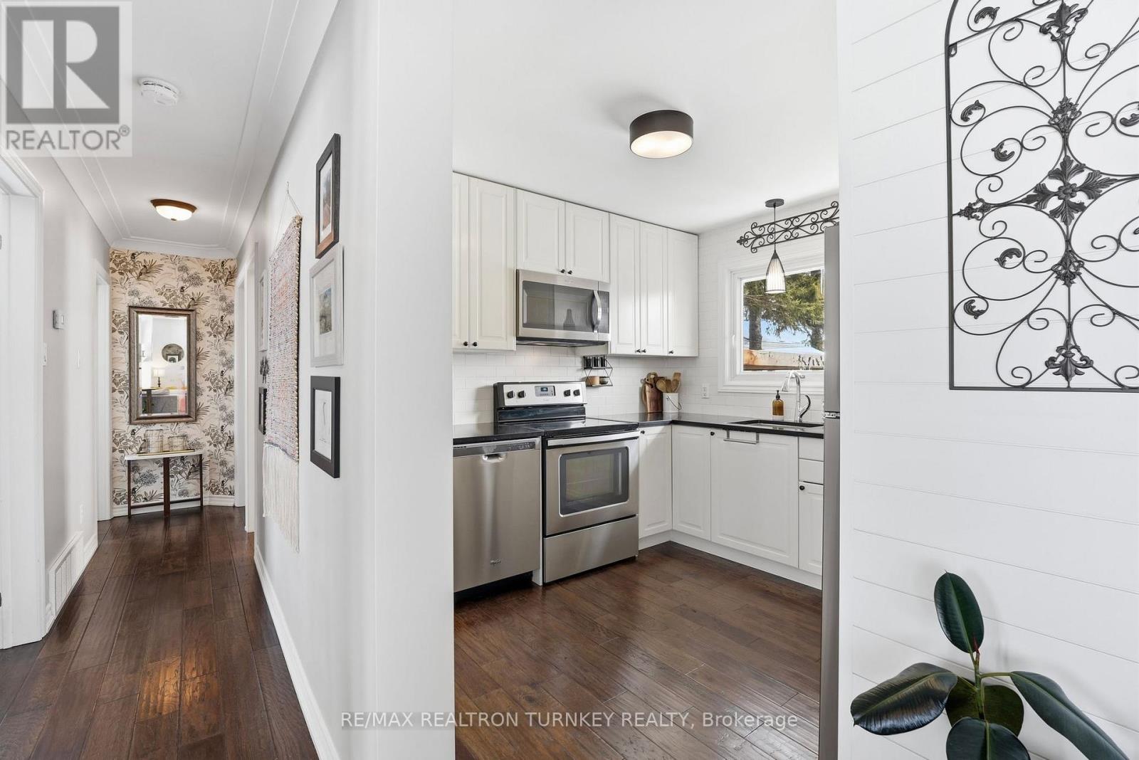 27 Marion Crescent, Barrie, Ontario  L4M 2L4 - Photo 10 - S12824334