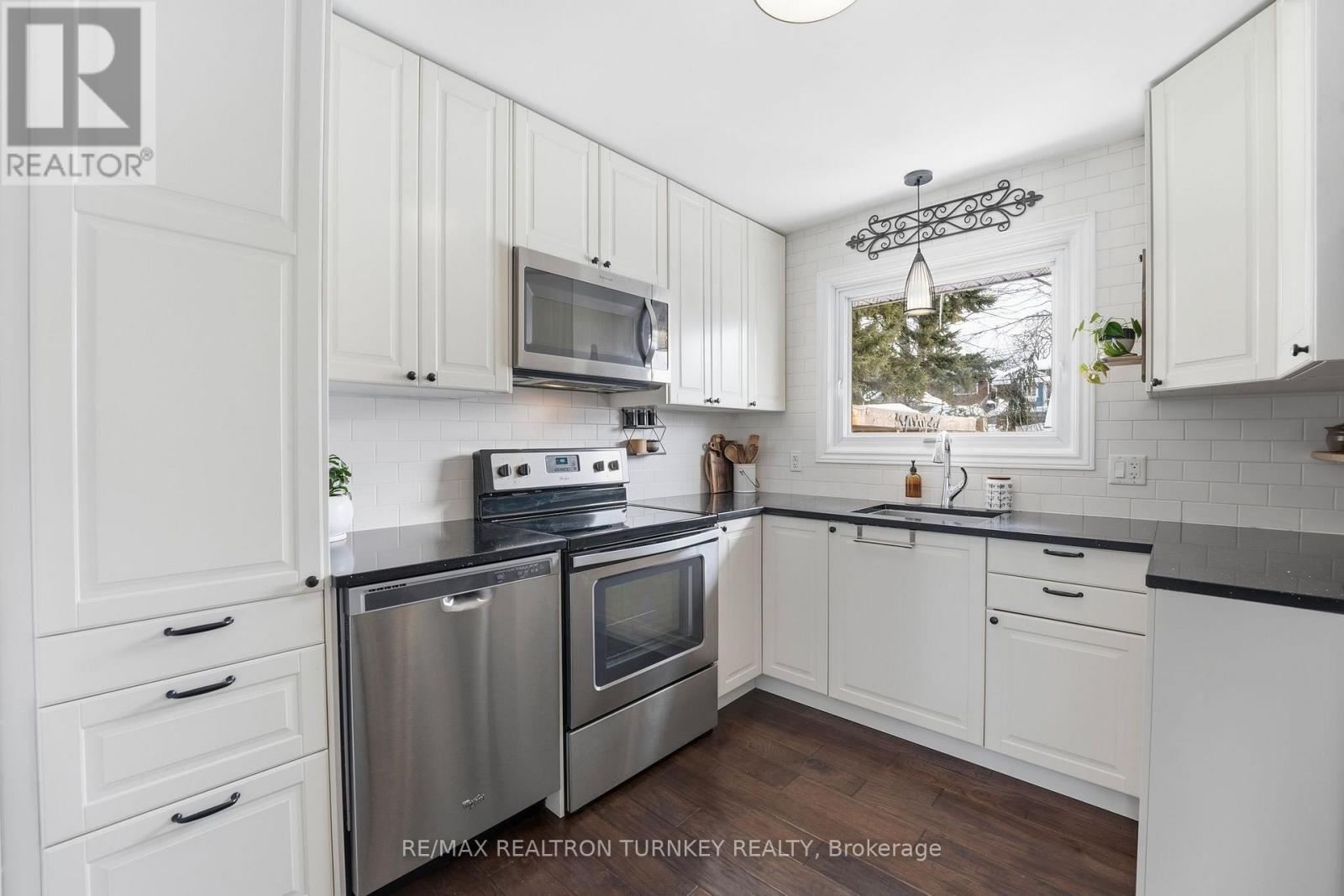 27 Marion Crescent, Barrie, Ontario  L4M 2L4 - Photo 11 - S12824334