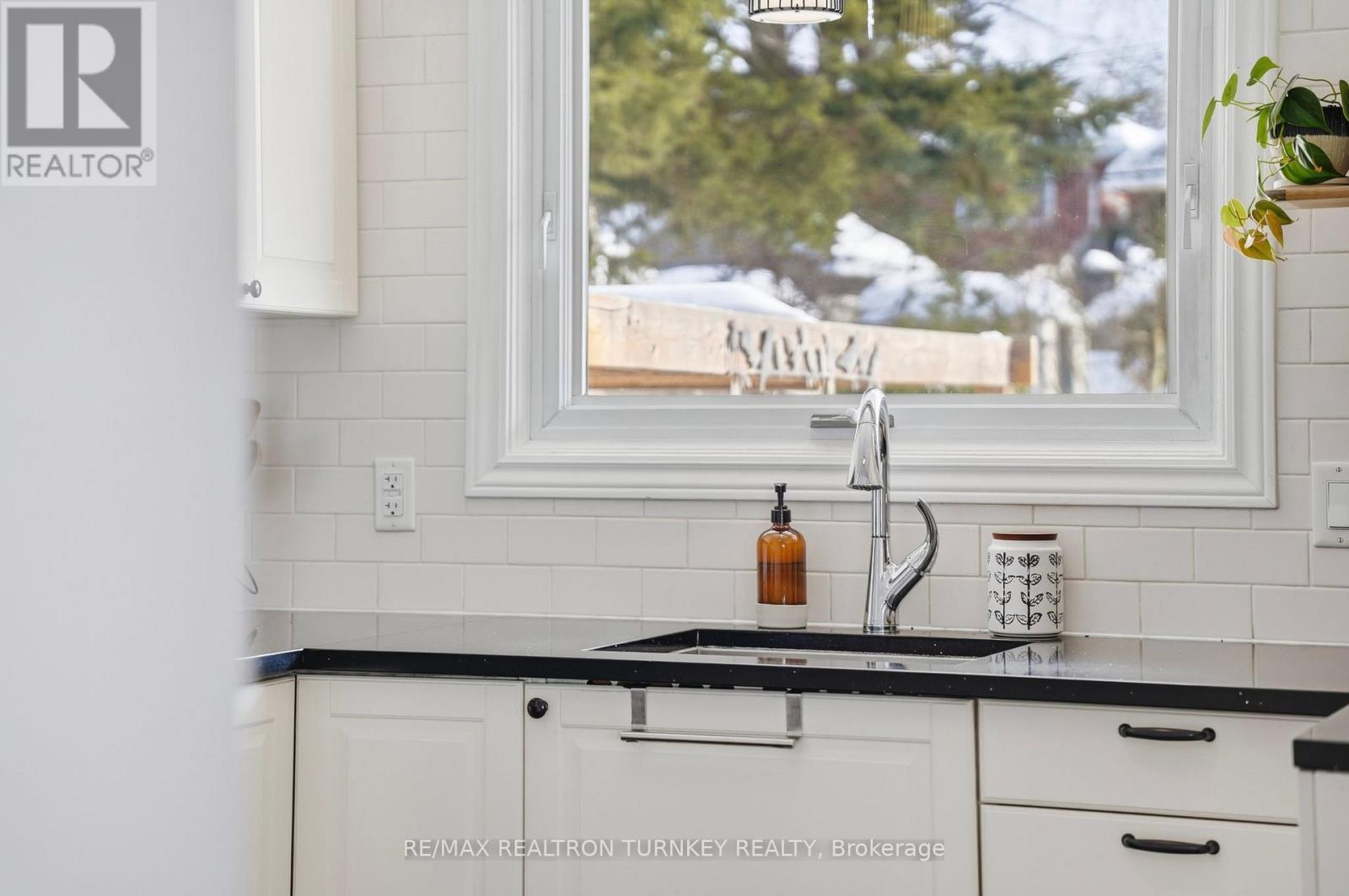 27 Marion Crescent, Barrie, Ontario  L4M 2L4 - Photo 12 - S12824334