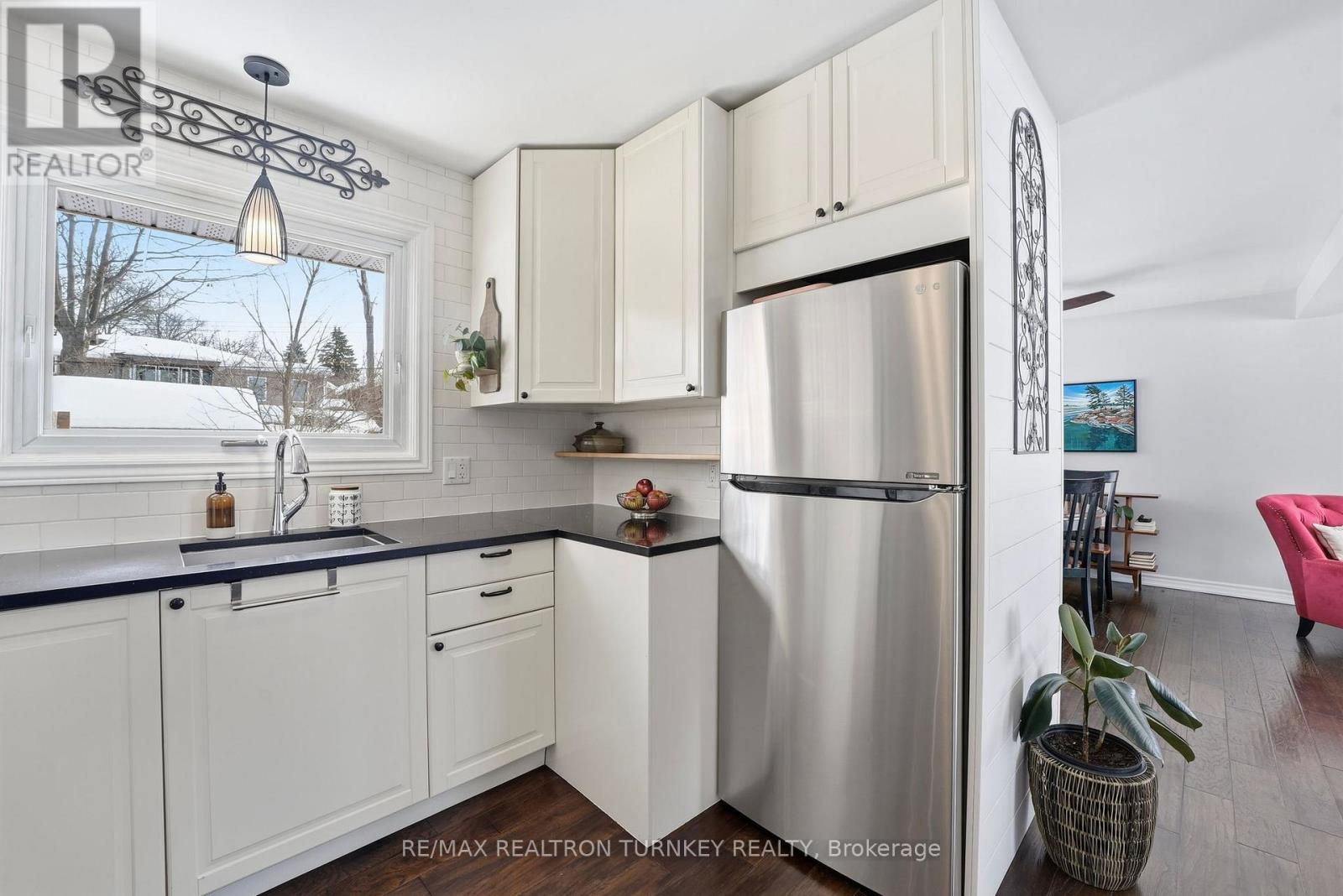 27 Marion Crescent, Barrie, Ontario  L4M 2L4 - Photo 13 - S12824334