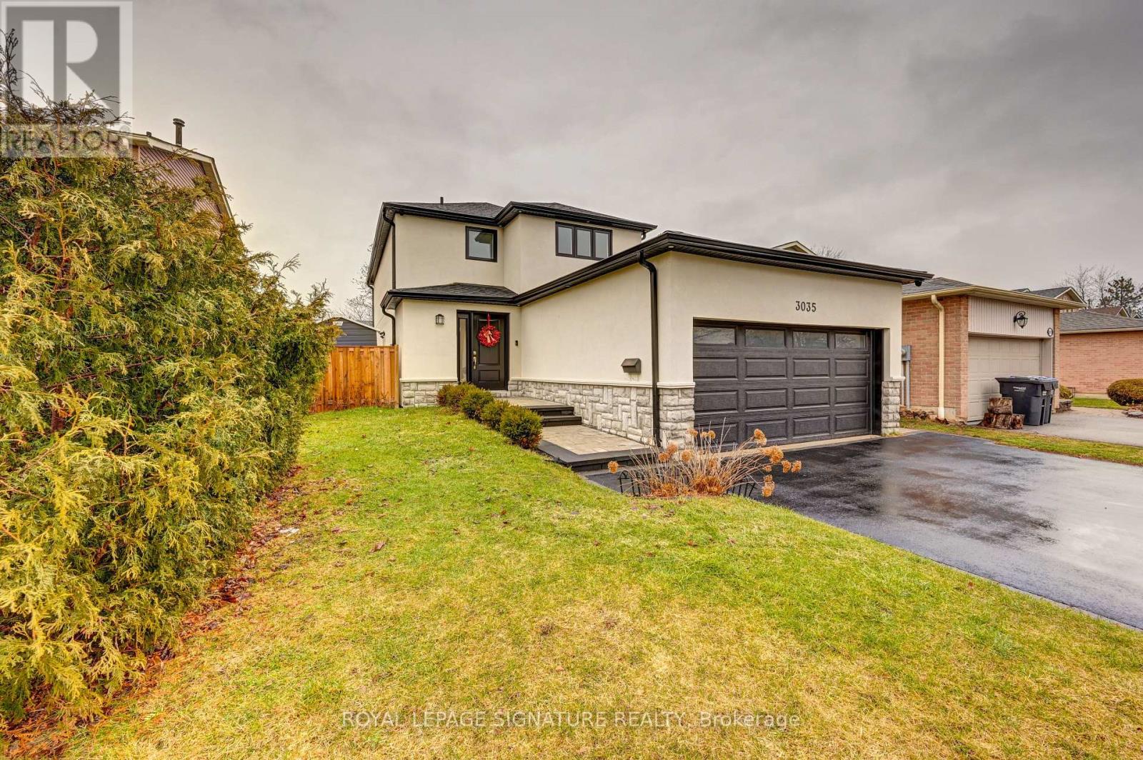 3035 Saracen Court, Mississauga, Ontario  L5N 3G9 - Photo 1 - W12824308